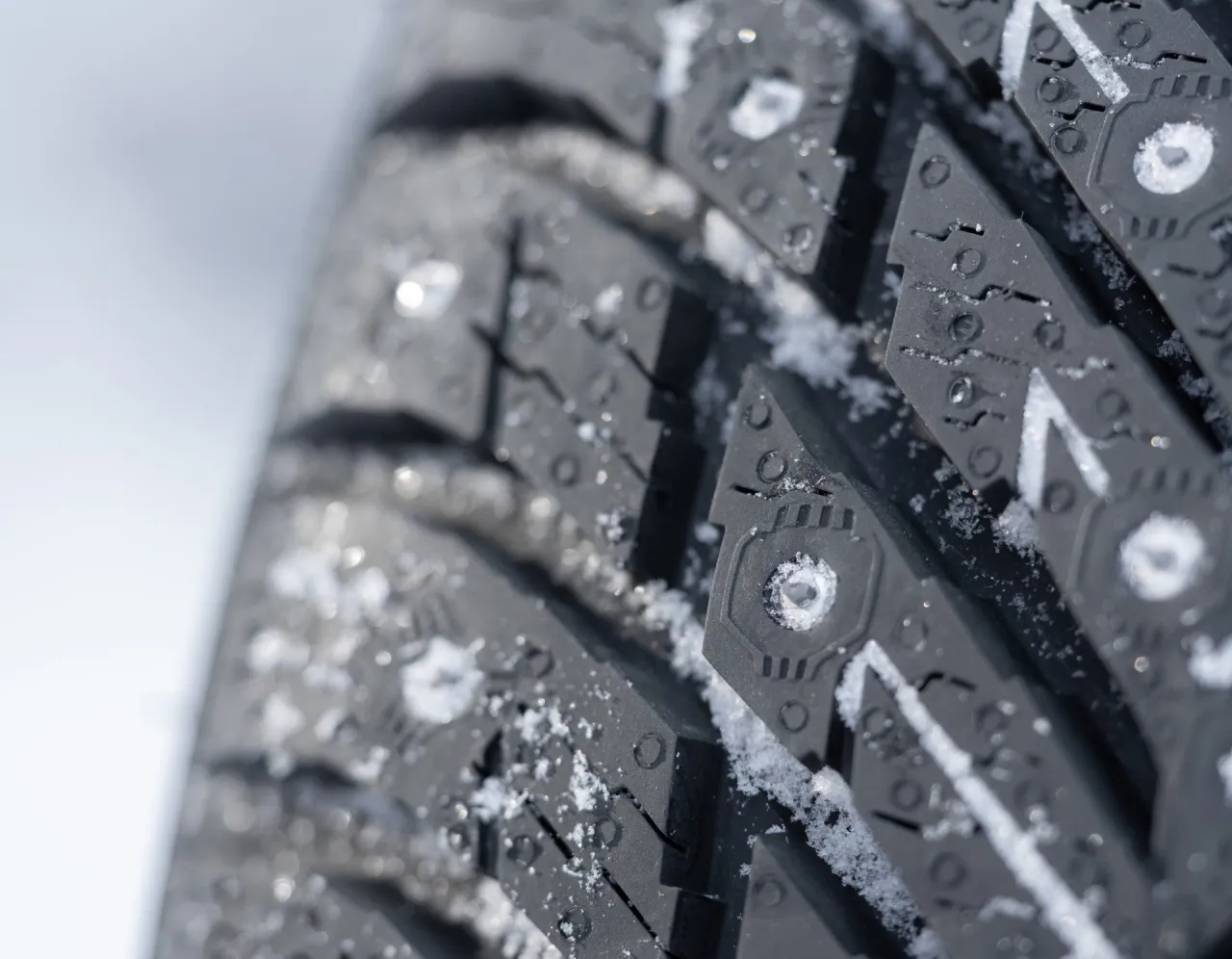 opona po usunięciu kolców bieżnik otwory