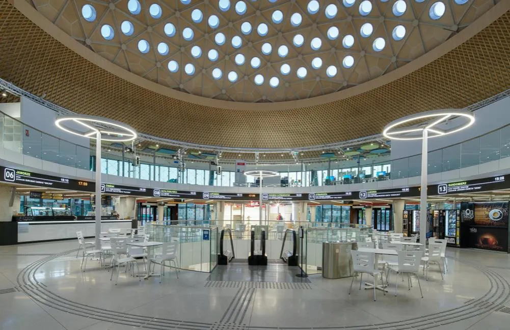 wnętrze Dworca Autobusowego Kielce po modernizacji