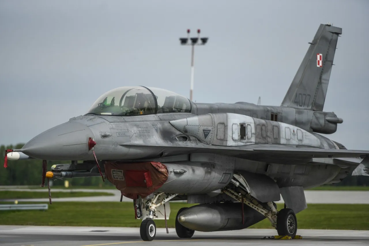 Samoloty F-16 w Krzesinach