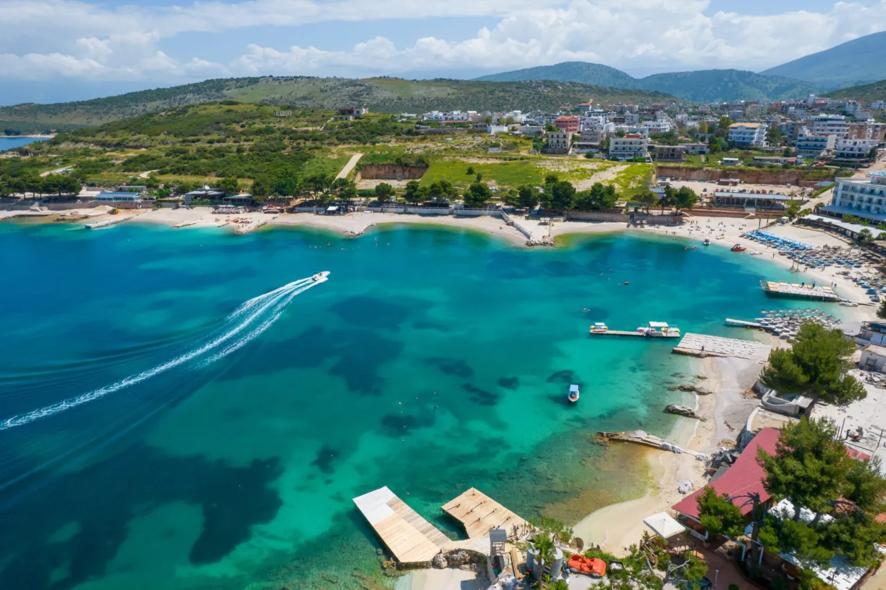 Ksamil plaża turkusowa woda