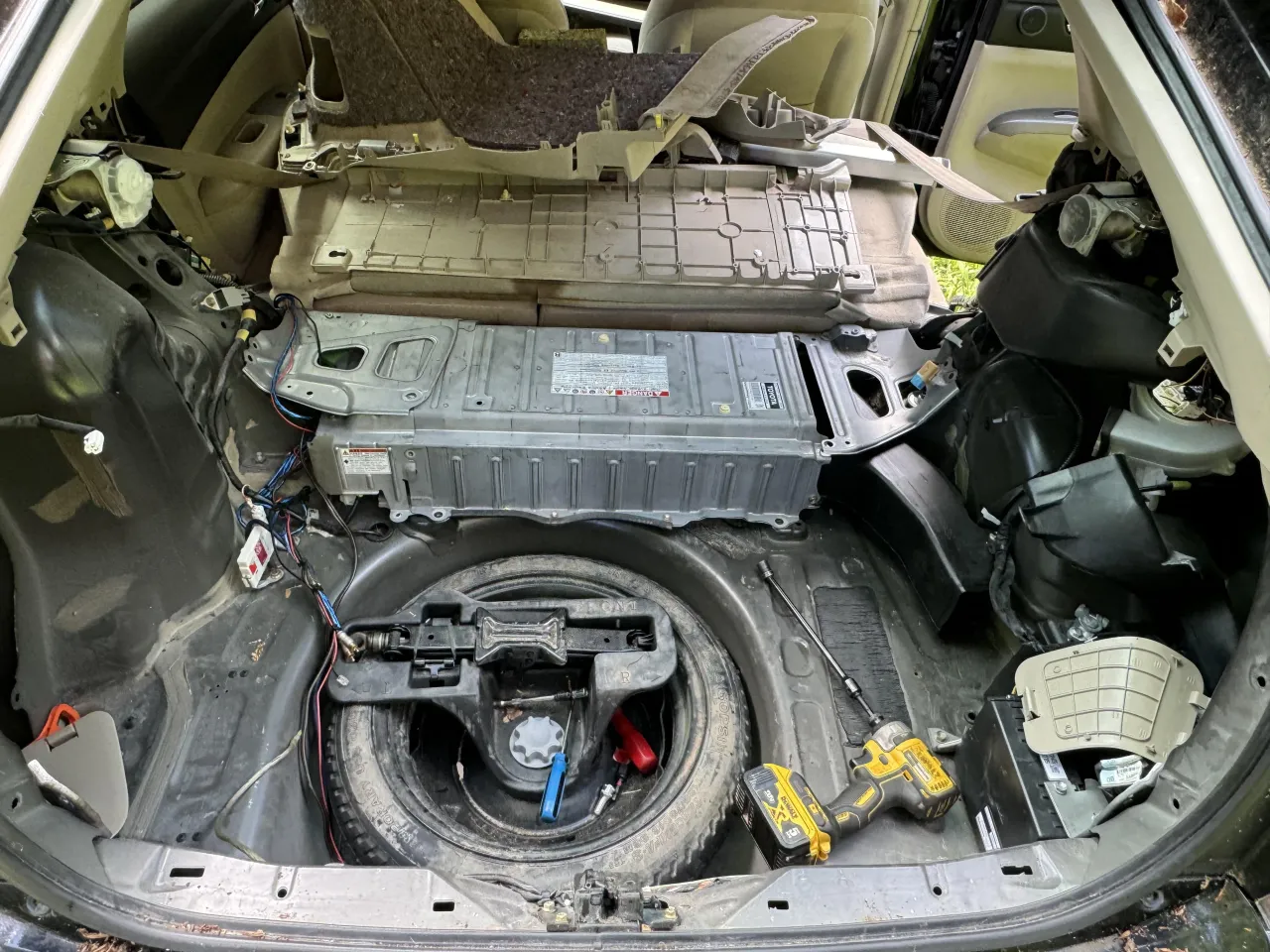 akumulator 12V toyota prius lokalizacja generacje