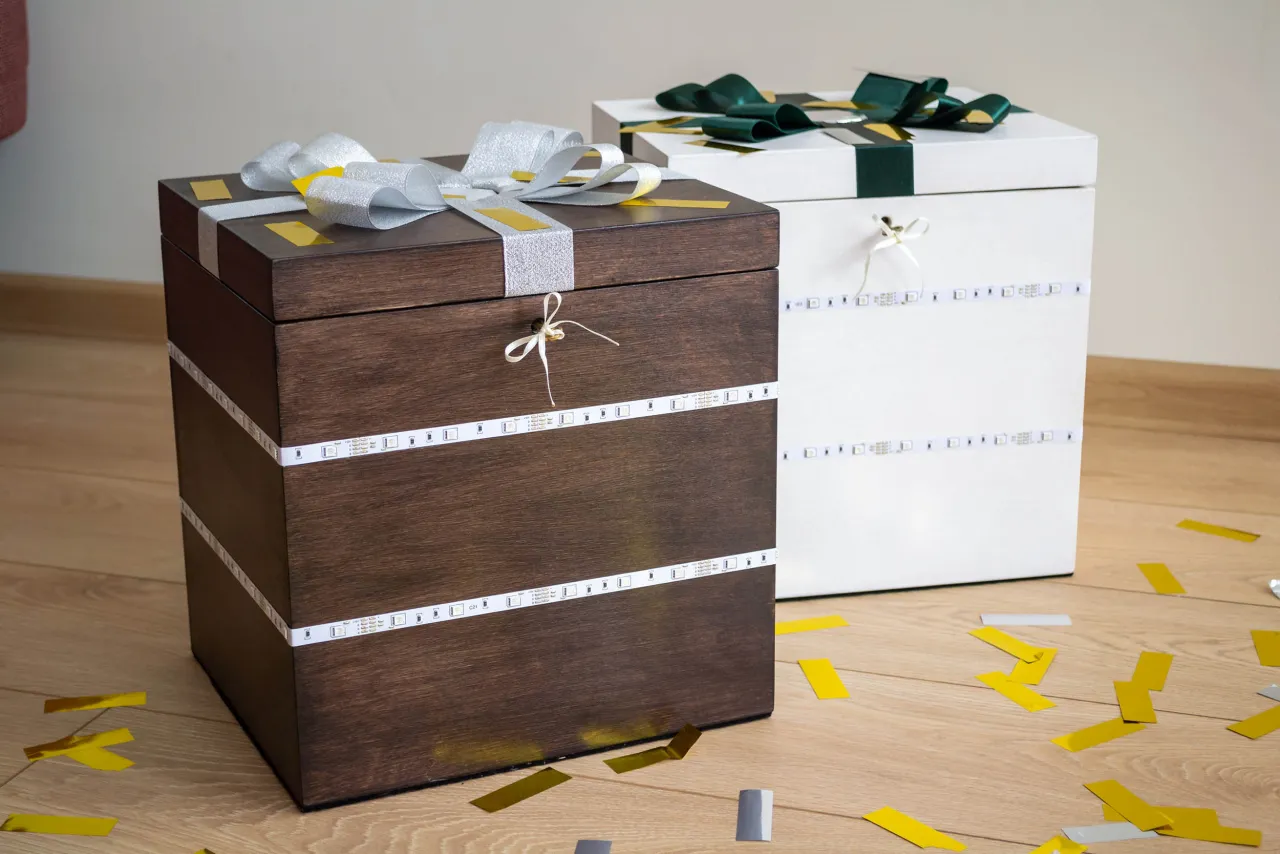 materiały do eksplodującego pudełka z konfetti