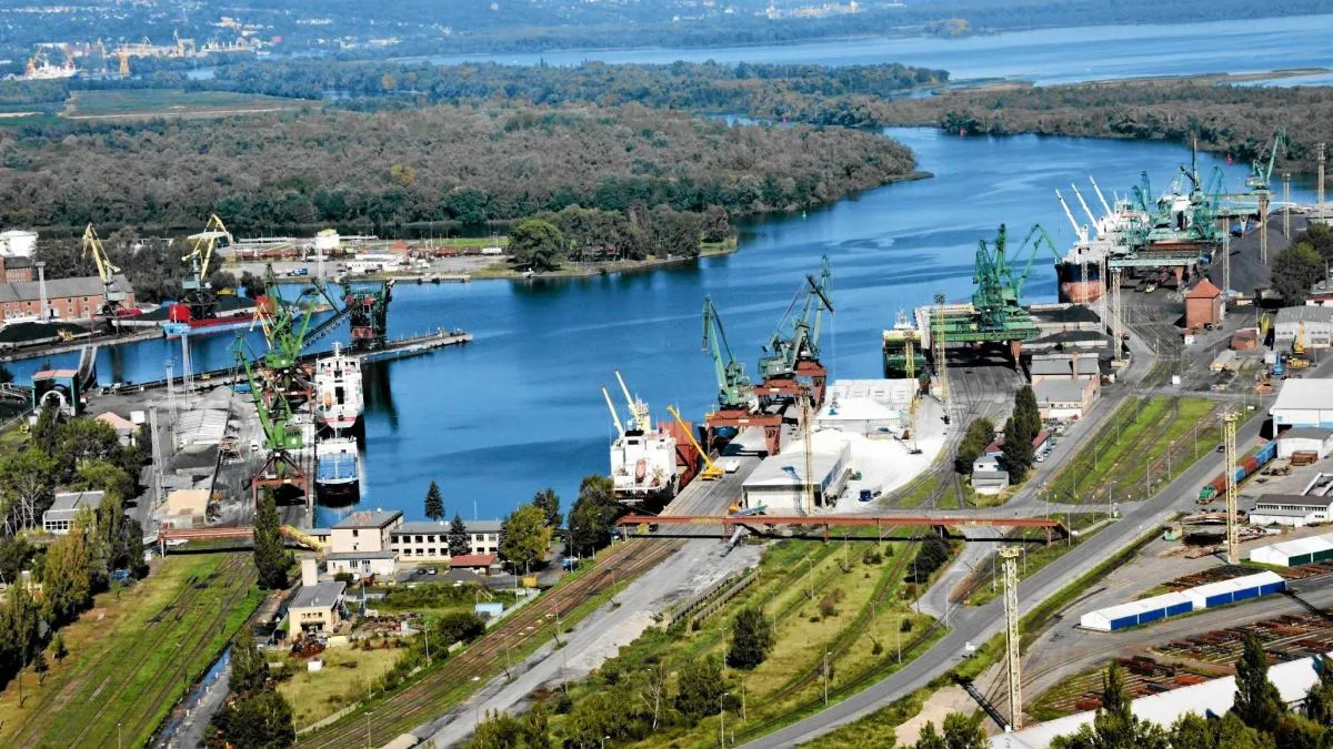 Port Szczecin statki kontenerowe / Widok na port Szczecin