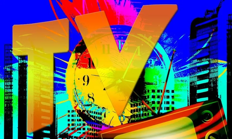 media tradycyjne i nowoczesne kolaż