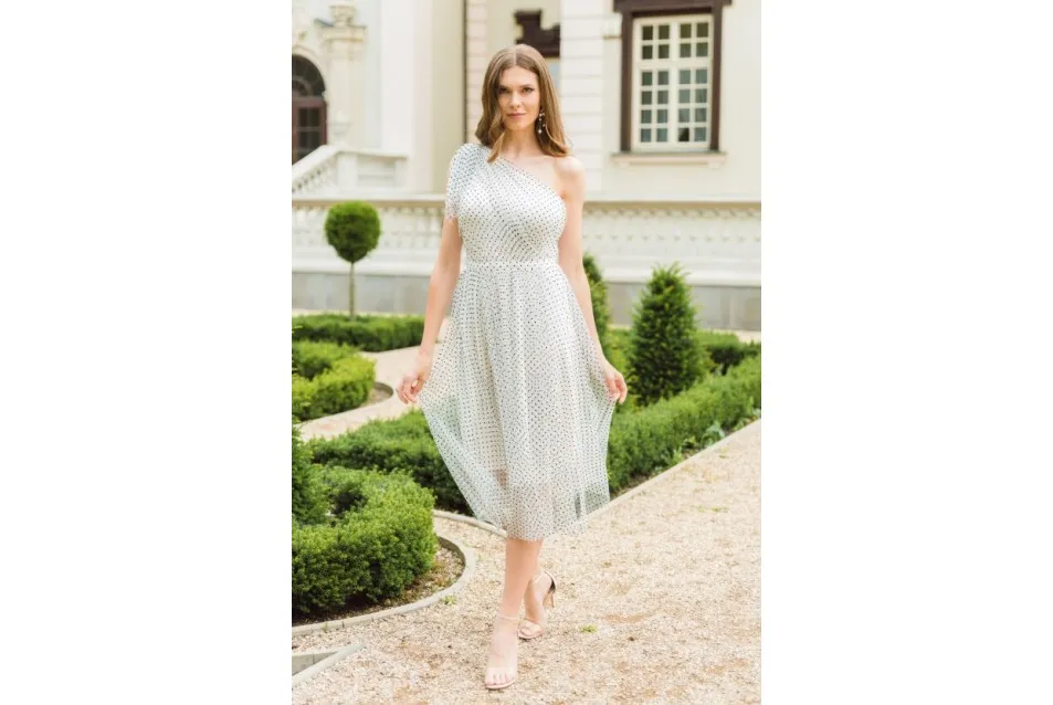 biała sukienka na wesele gość faux pas