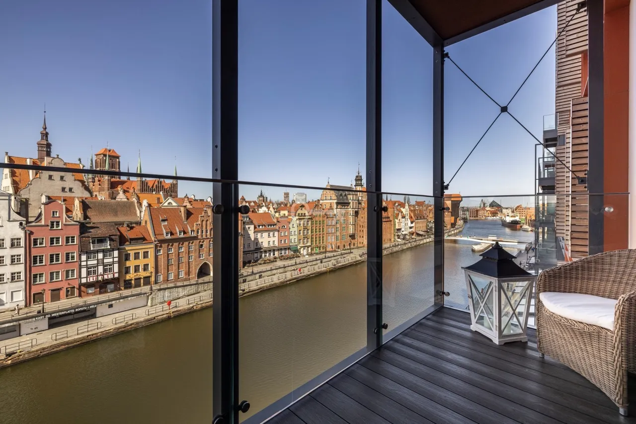 Nowoczesne apartamenty do wynajęcia w Gdańsku, widok na Stare Miasto z apartamentu