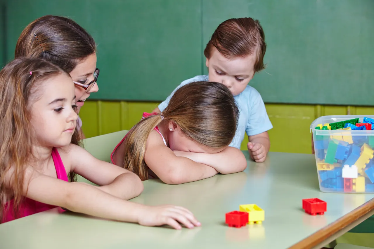 Dziecko płaczące w przedszkolu