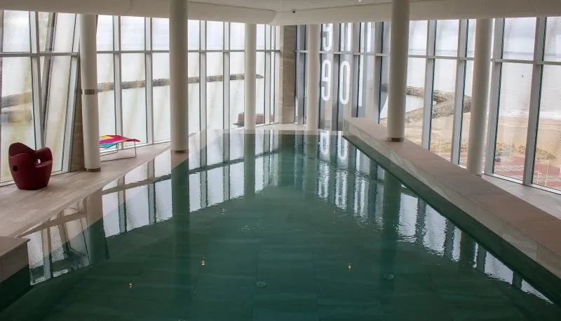 Inntel Hotels Den Haag Marina Beach Infinity Pool