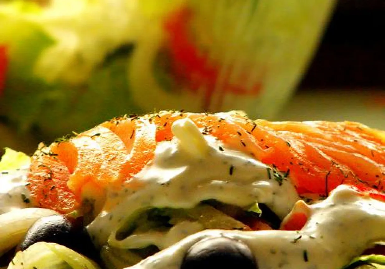 Lekki sos do sałatki z łososiem