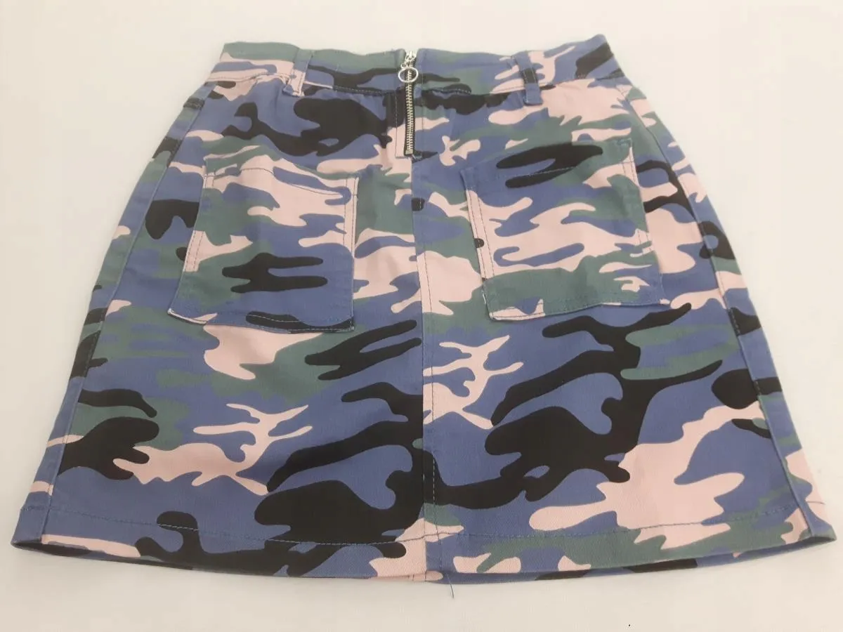 dziewczynka w sp&oacute;dniczce moro z regulacją w pasie