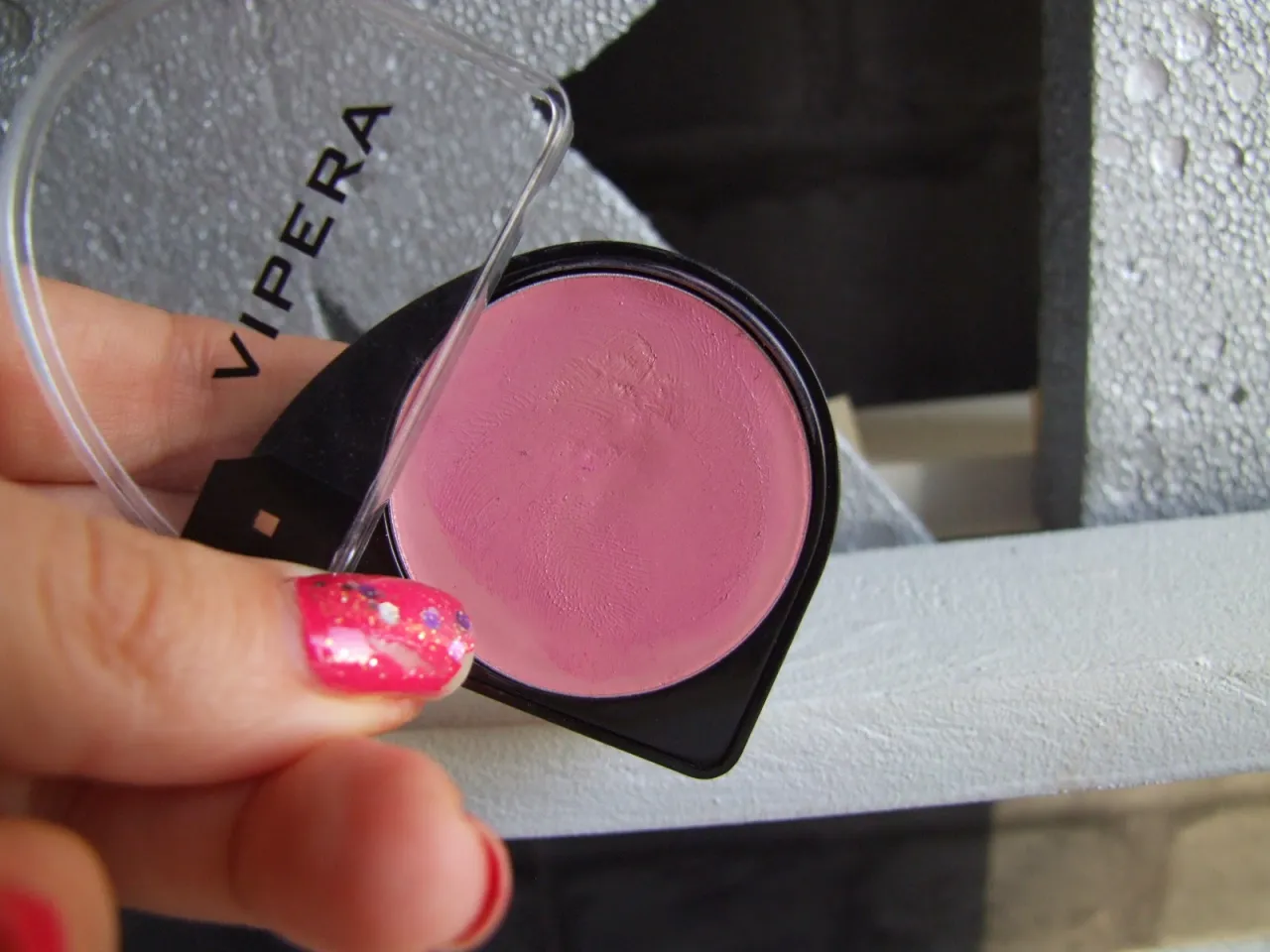 r&oacute;żne kolory szminek vipera, paleta kolor&oacute;w, zbliżenie na pomadki
