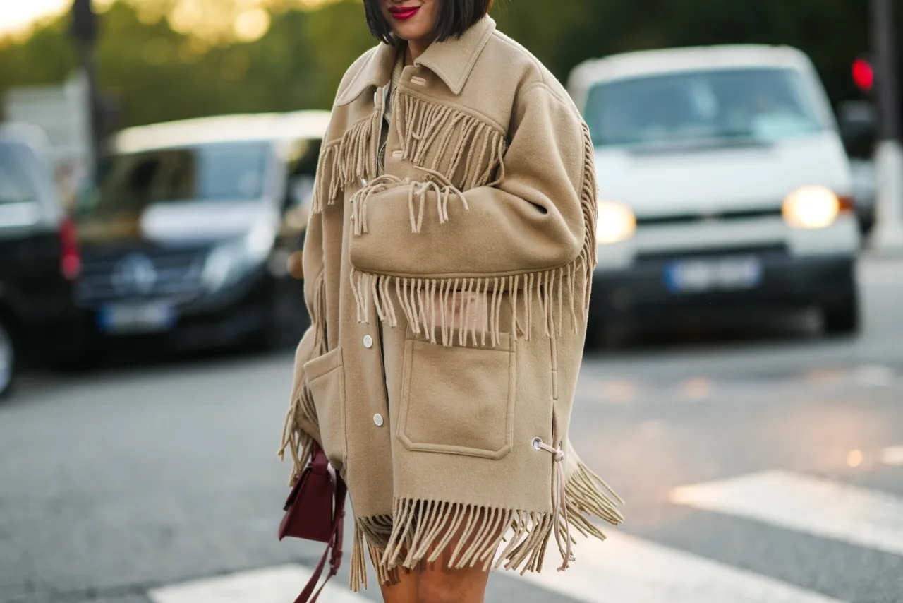 stylizacja zamszowa kurtka frędzle kowbojki boho