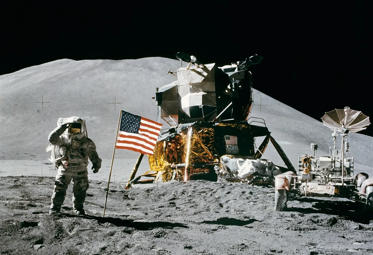 Cienie flag Apollo LRO