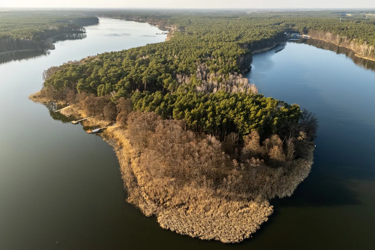 Jezioro Sławskie krajobraz latem