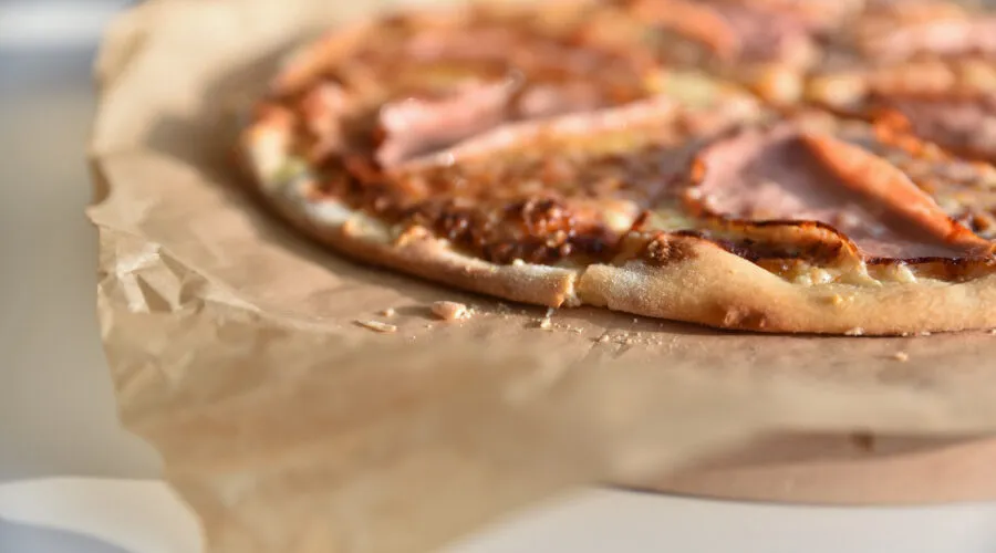 Zdjęcie Ile kcal ma pizza 32 cm? Odkryj zaskakujące wartości kaloryczne