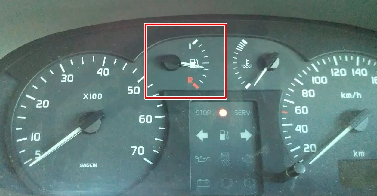 Kontrolka rezerwy paliwa Renault Scenic