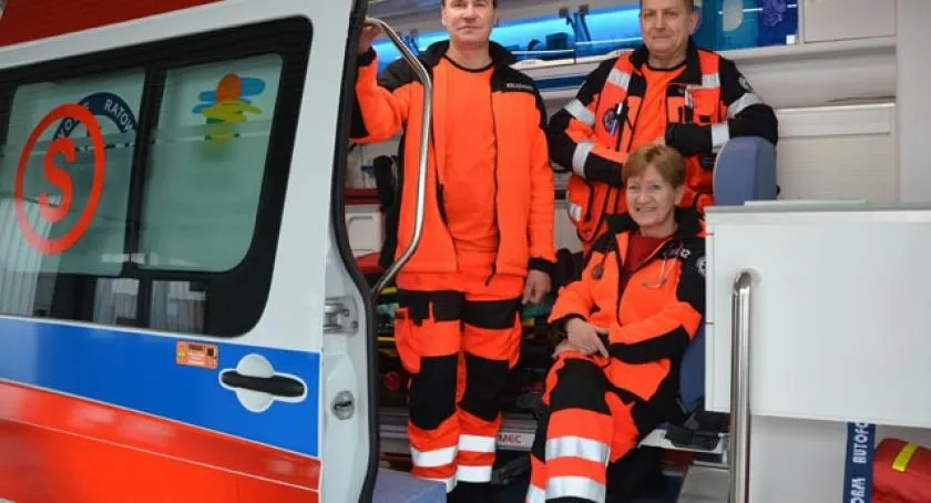 zesp&oacute;ł ratownictwa medycznego w akcji