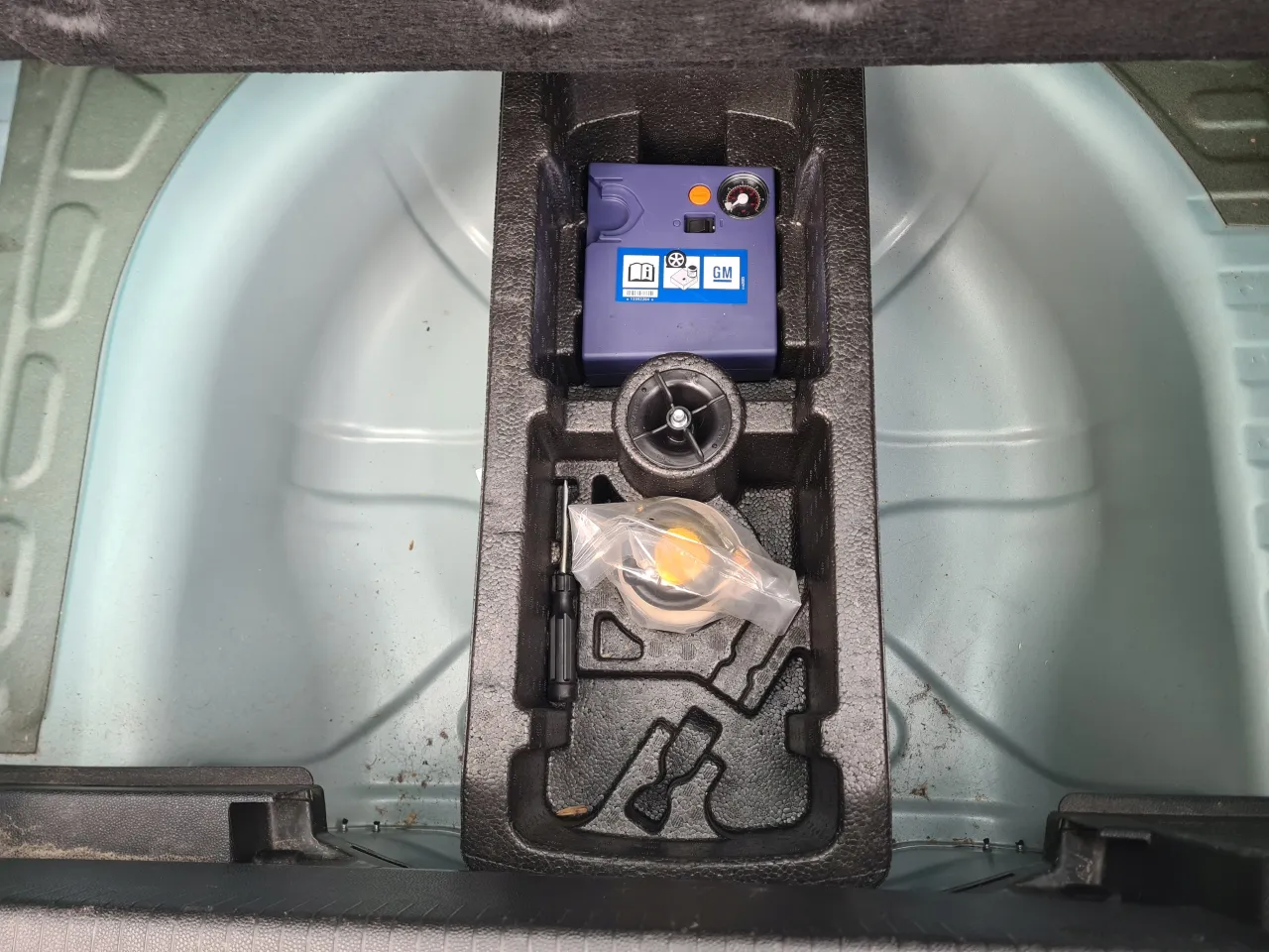 Opel Zafira C zestaw naprawczy bagażnik