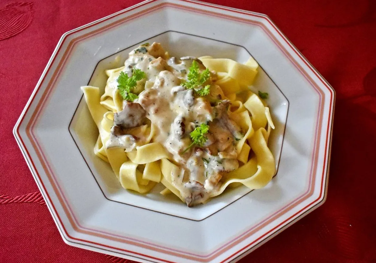 Aksamitny sos kurkowy z makaronem lub mięsem