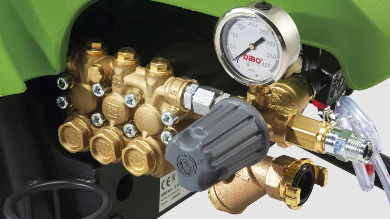infografika parametry myjki ciśnieniowej, pompa aluminiowa vs kompozytowa