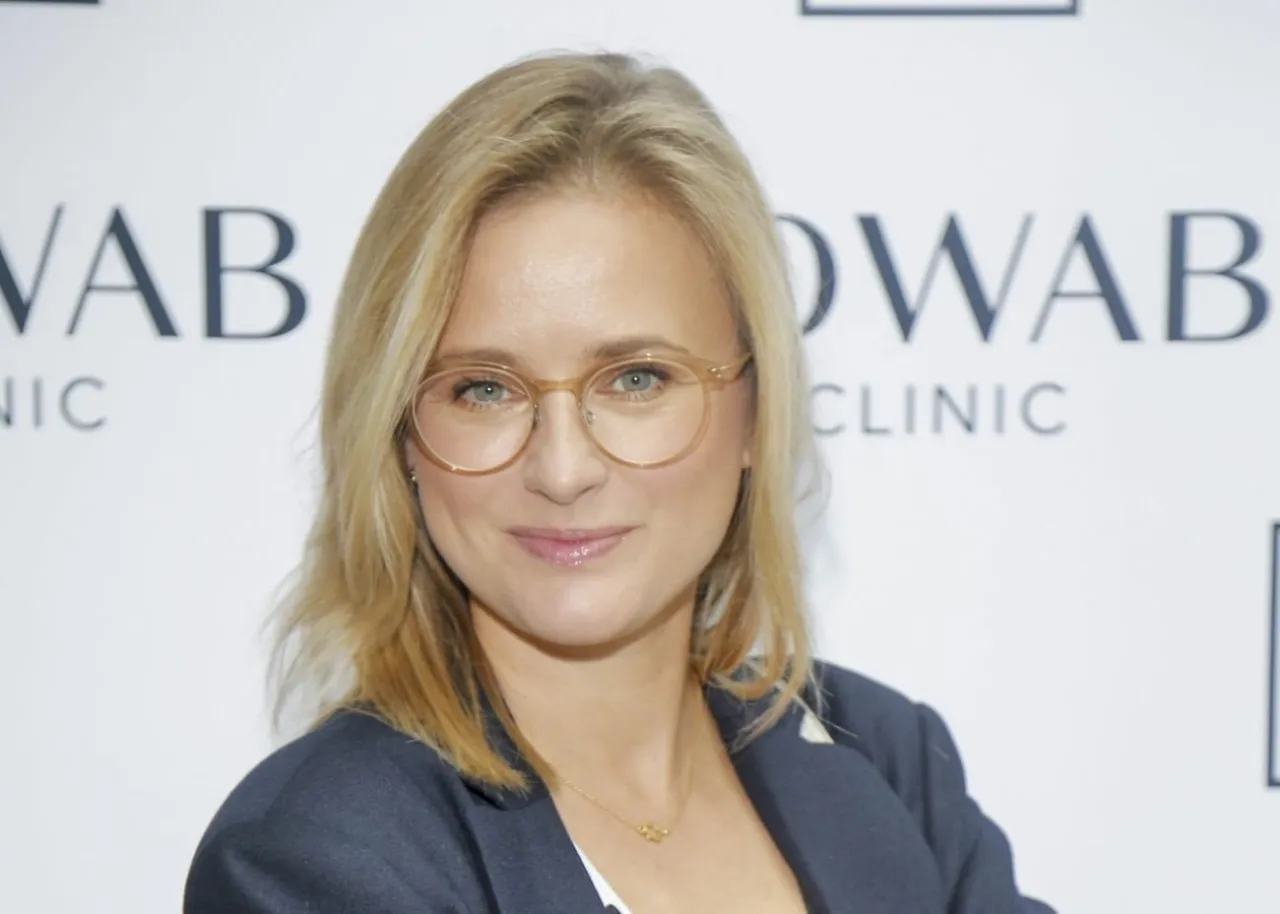 Marta Chodorowska w okularach, z delikatnym uśmiechem. Może opowiadać o swoich dzieciach.