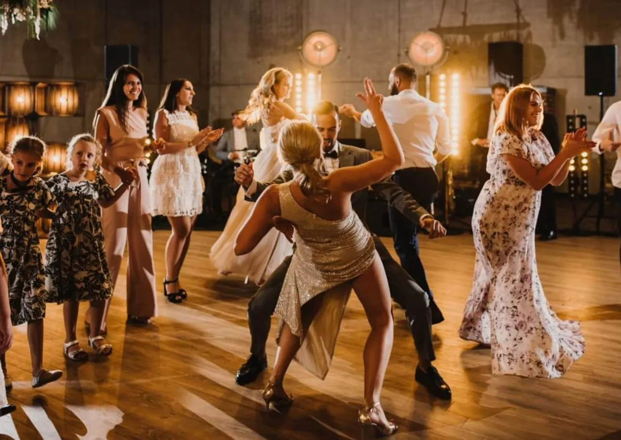 r&oacute;żnorodna muzyka wesele pokolenia