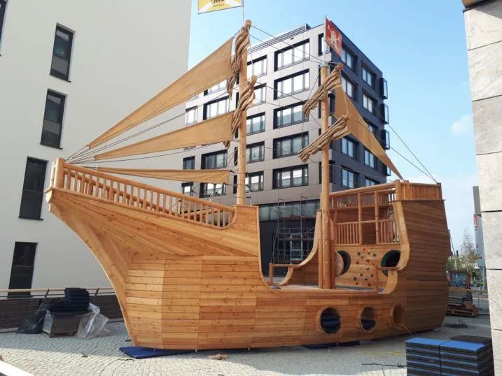 JUFA Hotel Hamburg Spielbereich Piratenschiff