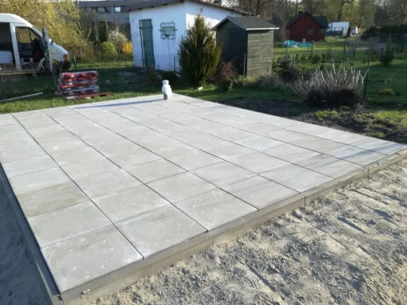 r&oacute;żne rodzaje fundament&oacute;w pod domek narzędziowy