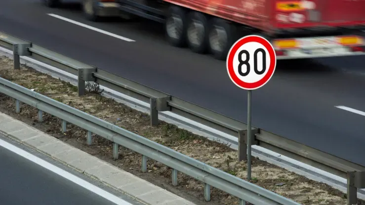 Ogranicznik prędkości w ciężar&oacute;wce