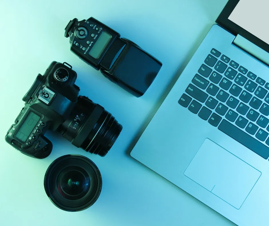 Para zostawiająca pozytywną opinię online dla fotografa