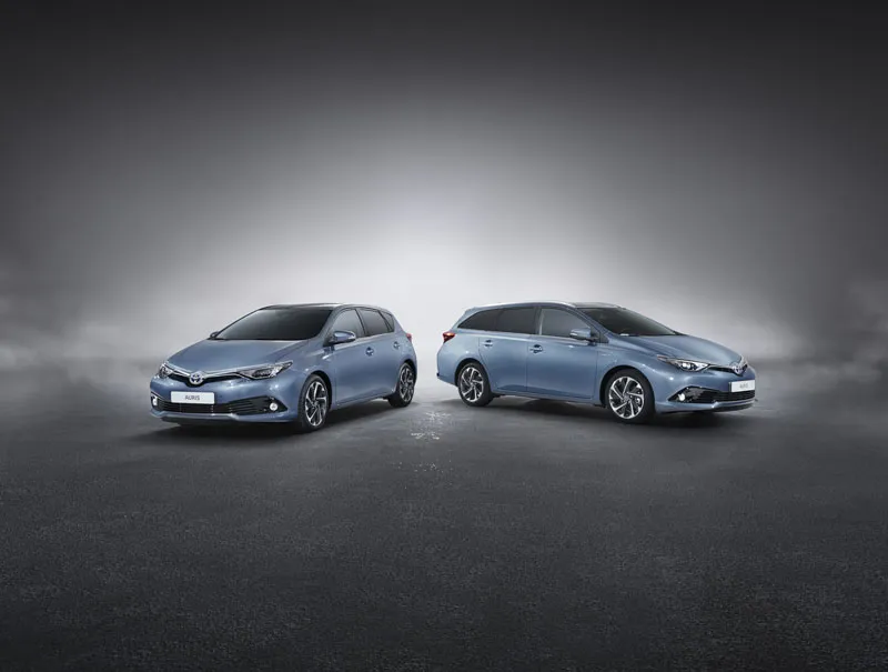 Toyota Auris I i II Hybrid porównanie