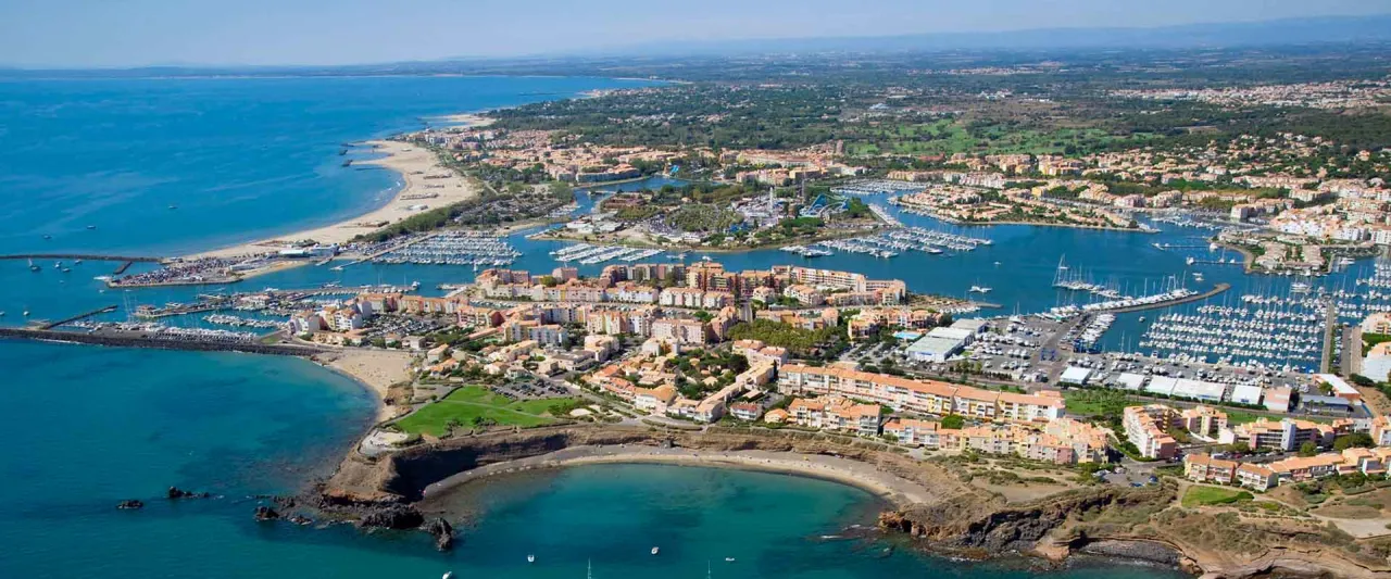 Cap d'Agde vue a&eacute;rienne port et plages