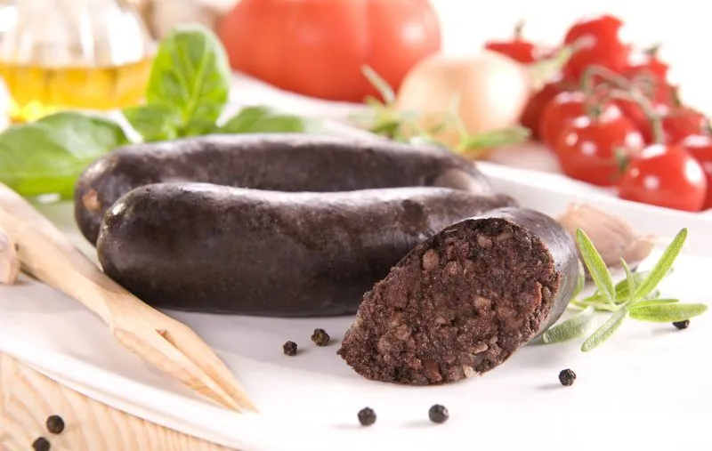 Zdjęcie Ile kcal ma kaszanka z grilla? Zaskakujące fakty o kaloriach!