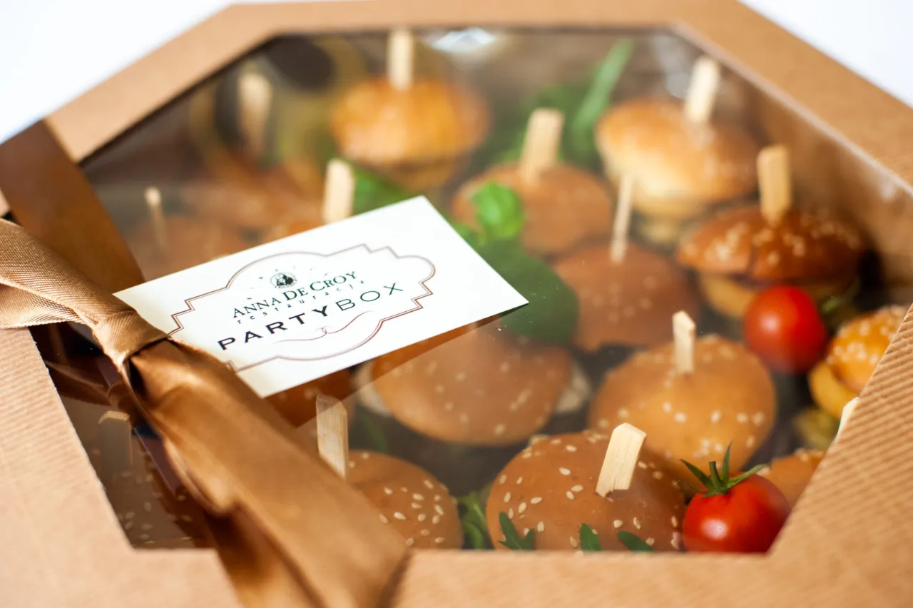 catering mini burgery party box