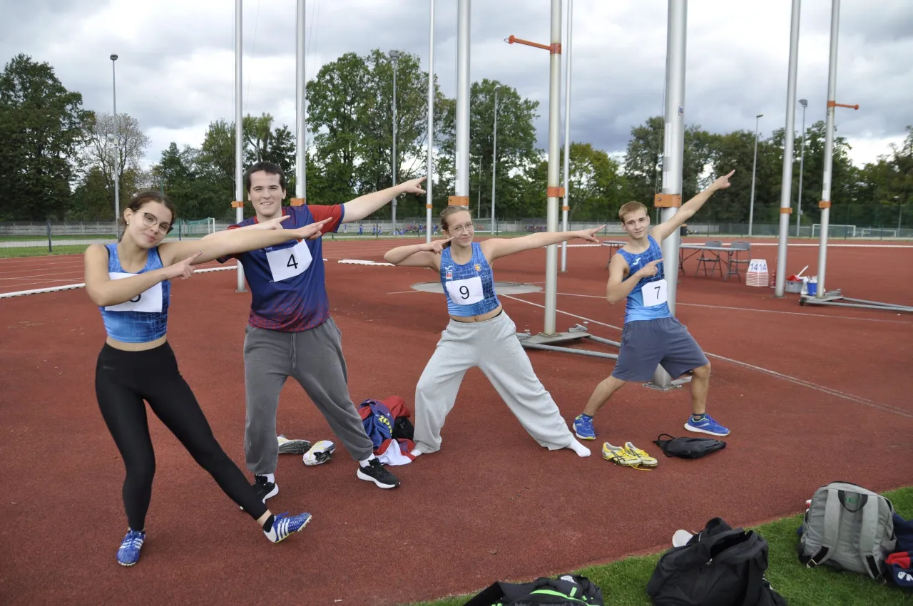 Młodzi sportowcy niesłyszący