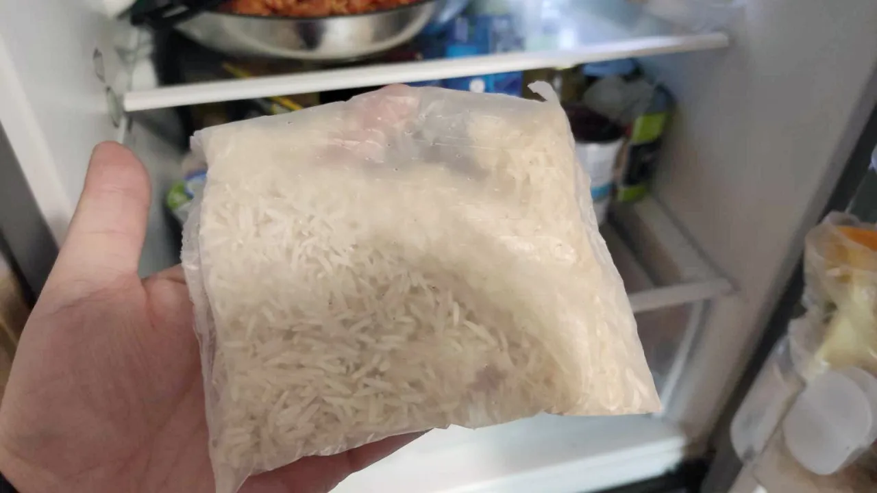 przechowywanie ugotowanego ryżu w lod&oacute;wce