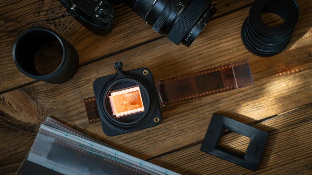 zestaw do skanowania negatyw&oacute;w lustrzanką