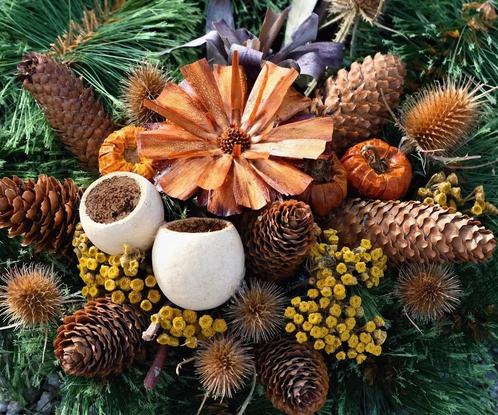 dekoracje do wianków cmentarnych szarfy szyszki