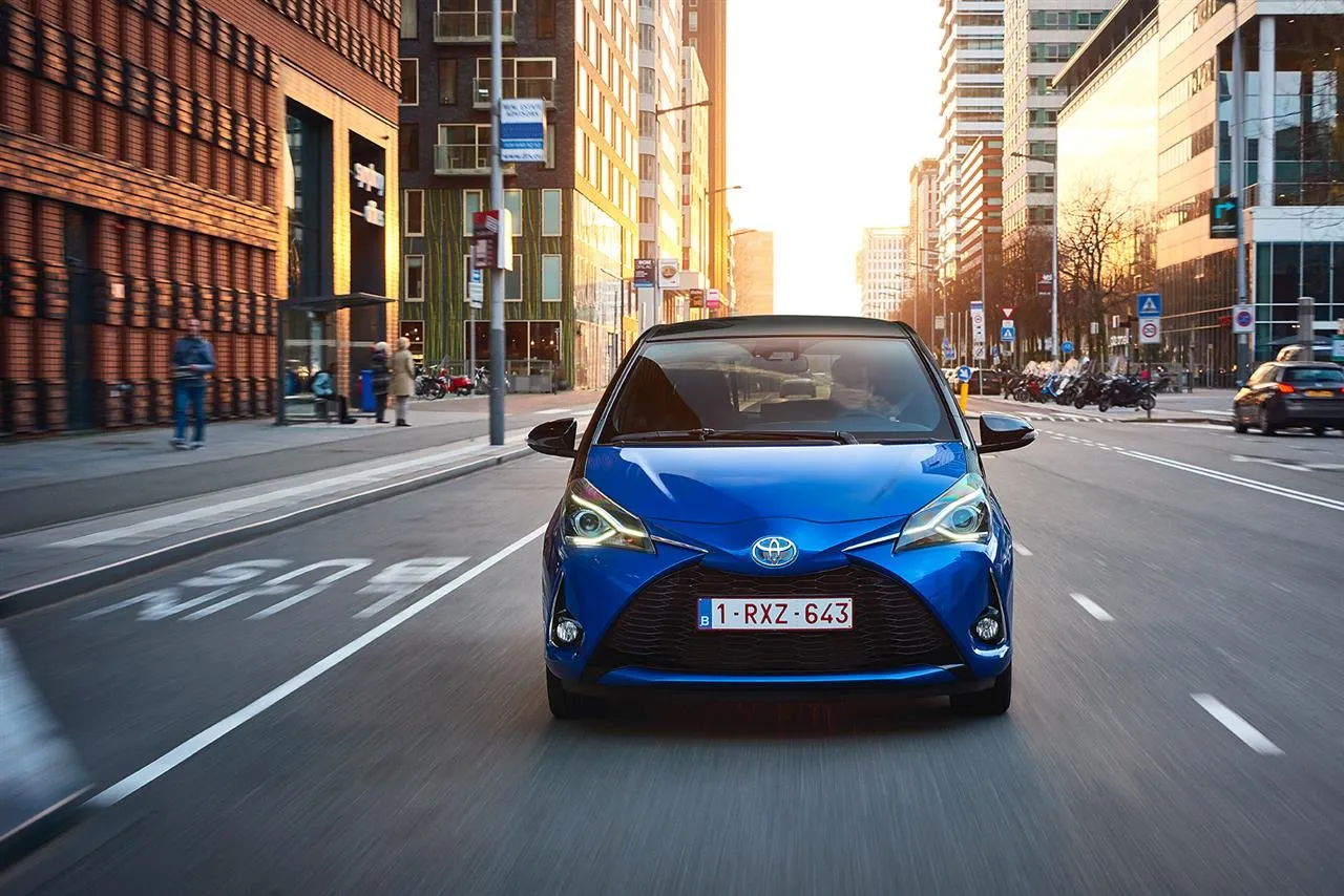 Toyota Yaris Hybrid na ulicach miasta