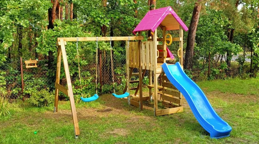 proste rekwizyty do zabawy na placu zabaw