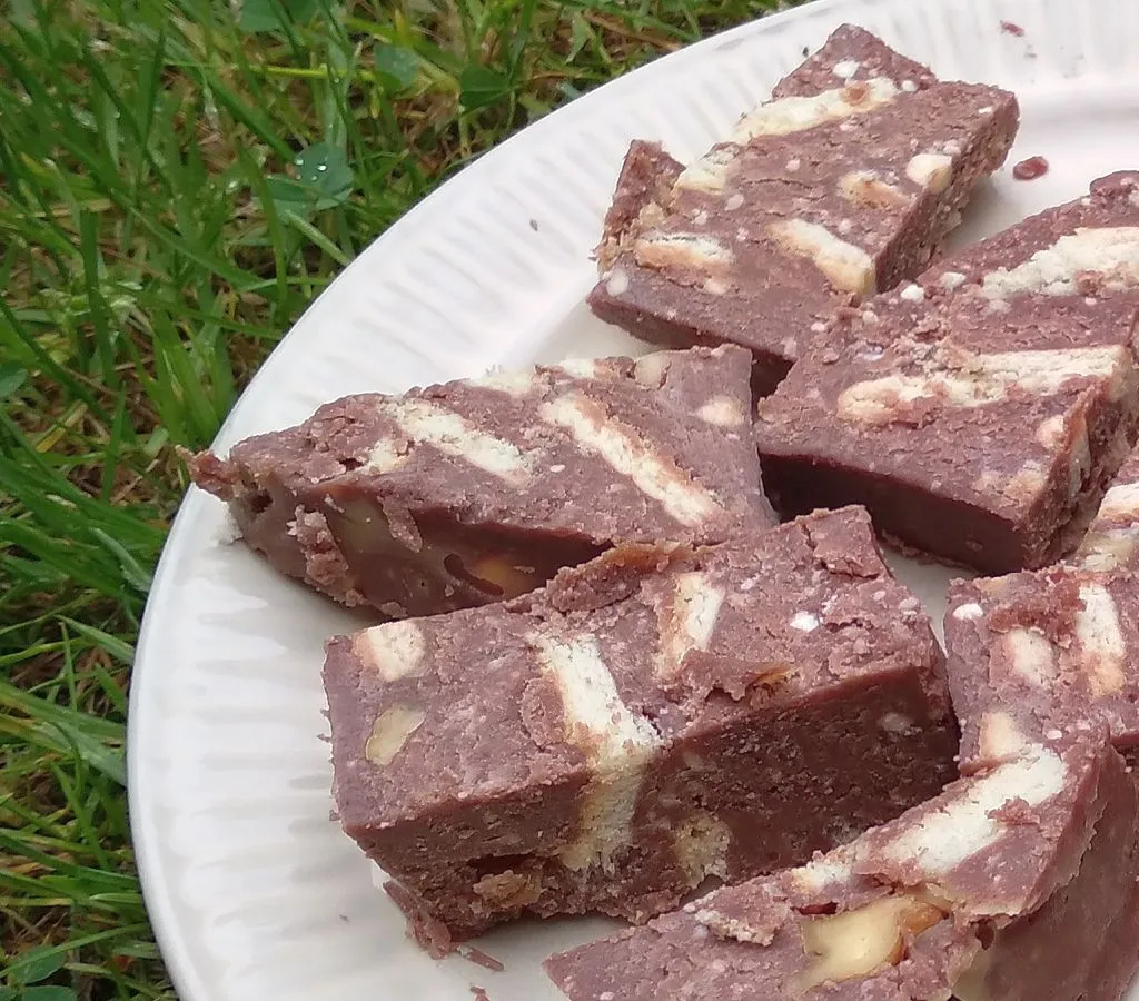 rzemieślniczy blok czekoladowy z bakaliami