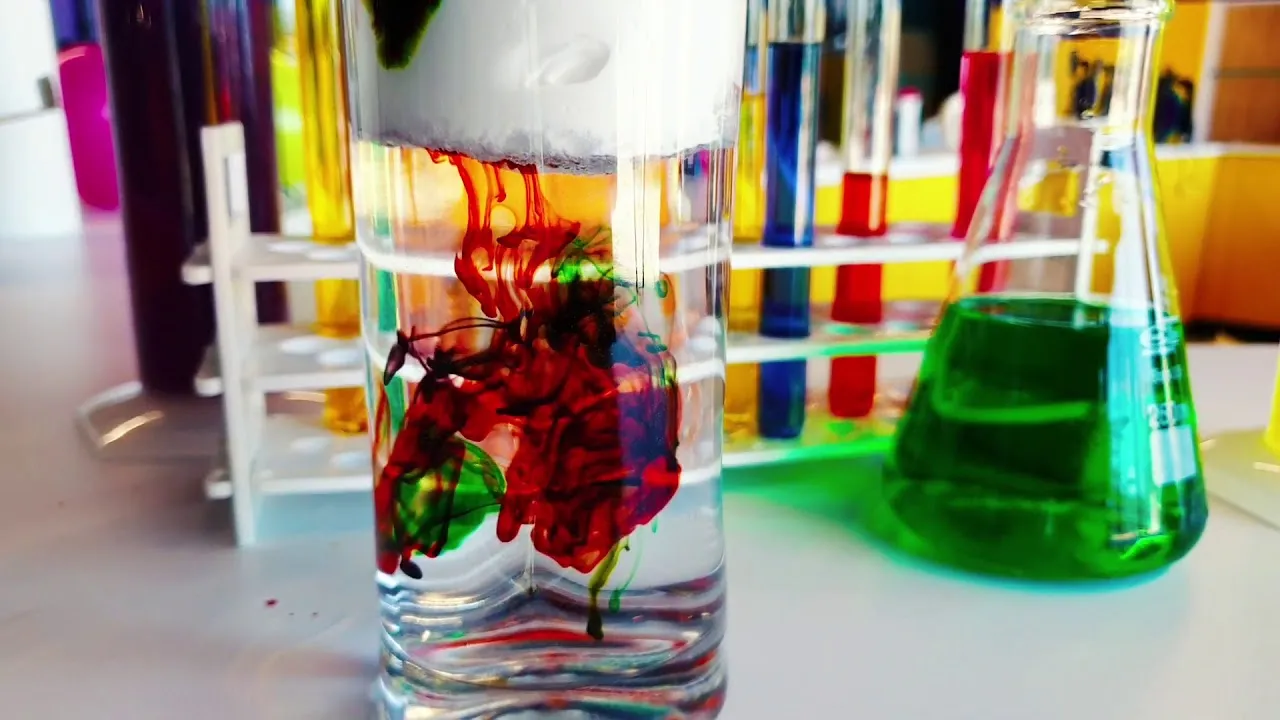 Kolorowy deszcz w słoiku eksperyment pianka do golenia
