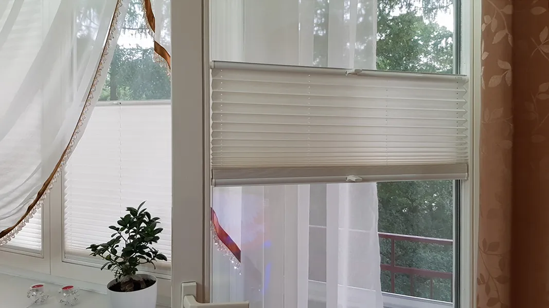 Plisy okienne w kuchni regulacja góra dół