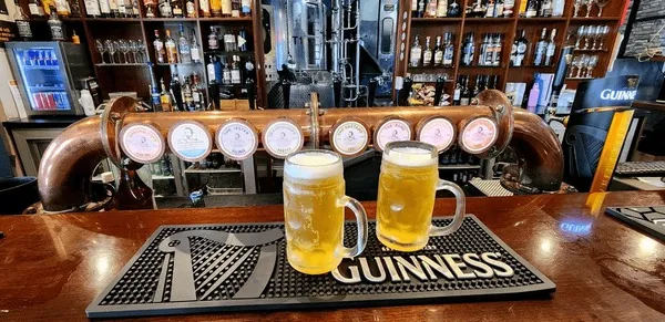 Craft Beer Zapfhahn Auswahl in einer modernen Bar