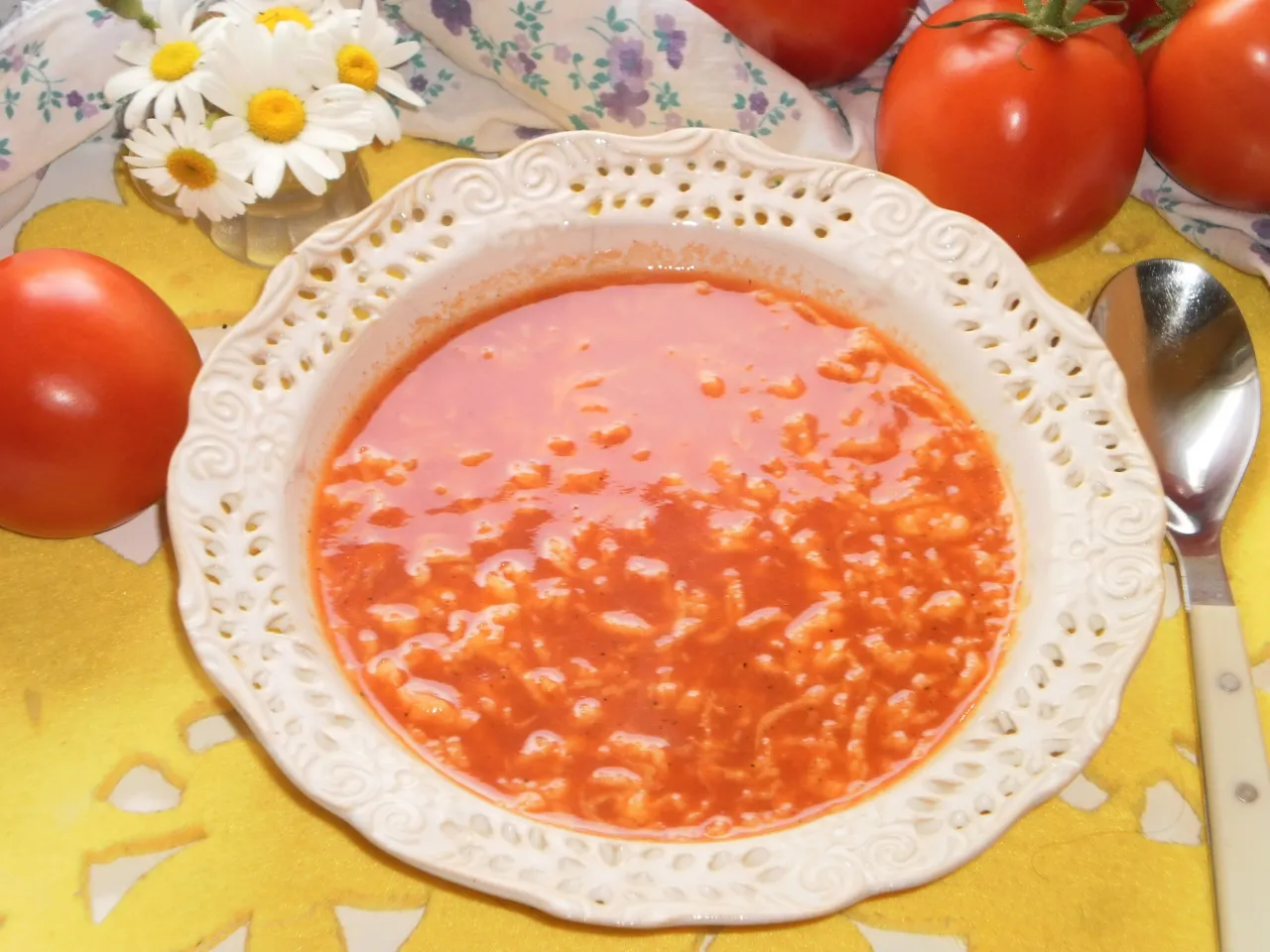 kluski lane z zupą pomidorową