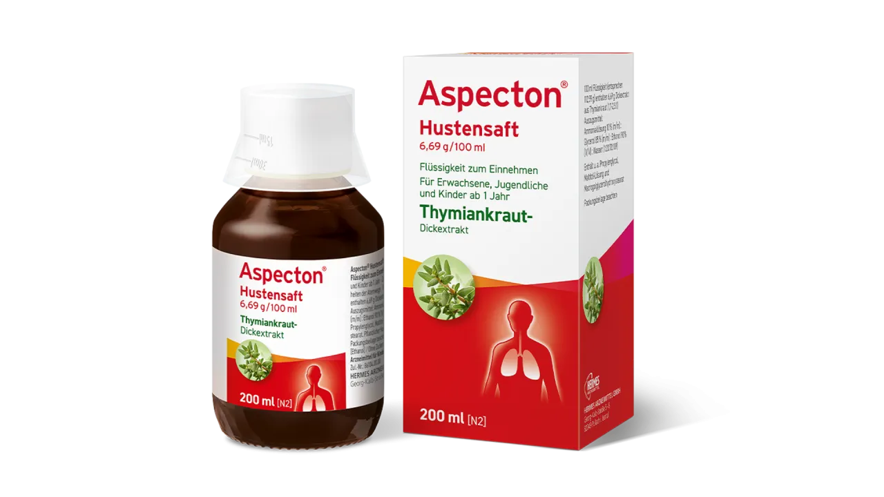 Kind hustet pflanzlicher Hustensaft