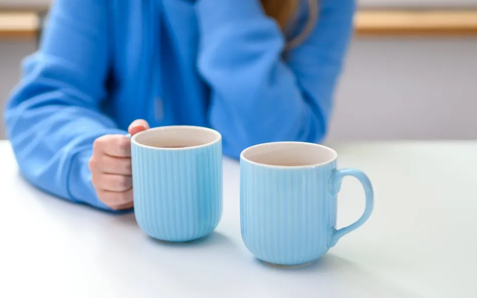 m&oacute;zg b&oacute;l odrzucenia społecznego skan