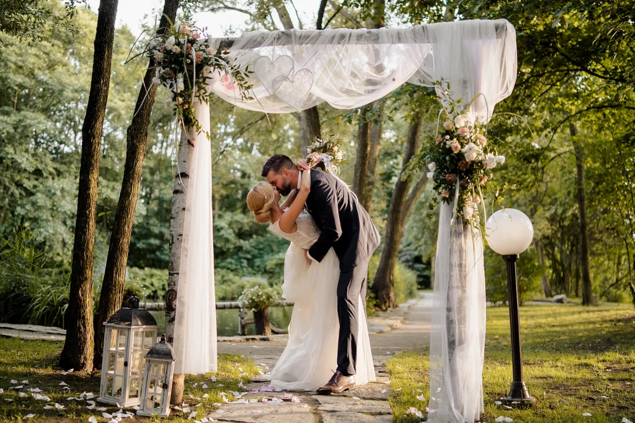 para młoda planująca ślub, różne style fotografii ślubnej