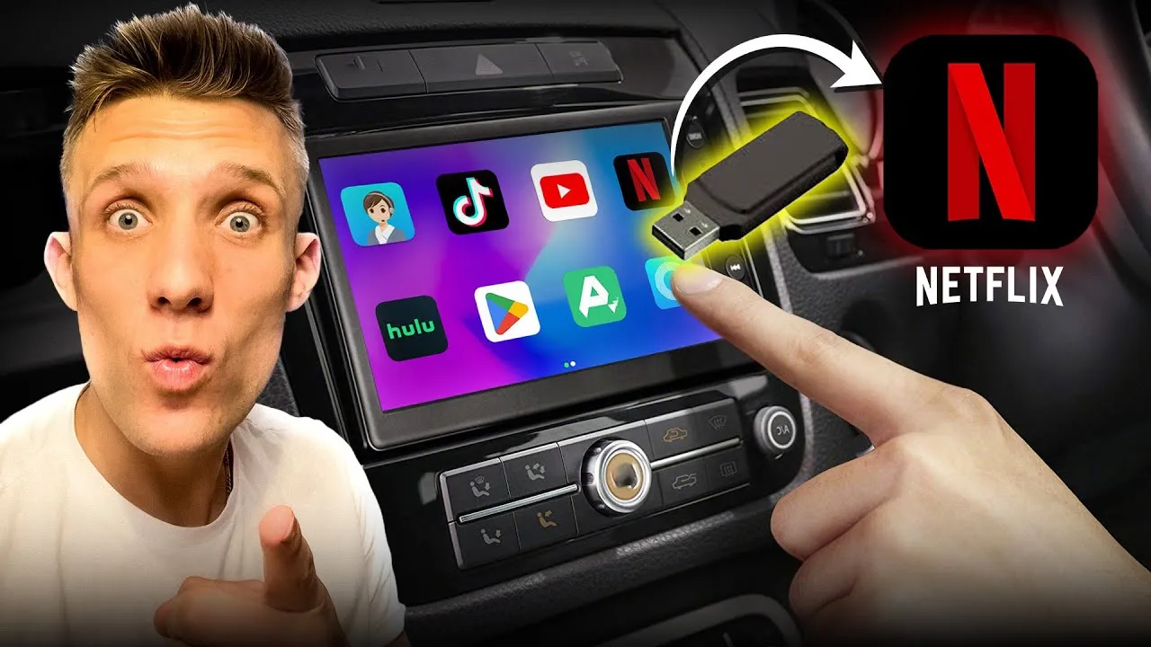 osoba oglądająca film na tablecie w autokarze ze słuchawkami