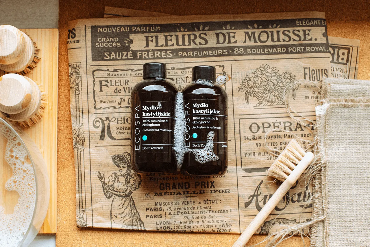 Domowe środki do mycia pędzli: szampon, mydło, płyn do naczyń, olej